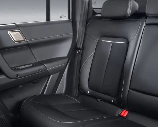 03T REEV leatherette seating