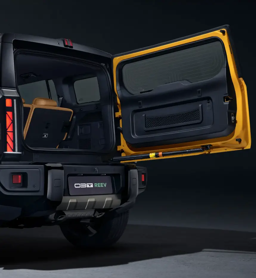 iCAUR 03T REEV with the side-hinged tailgate open