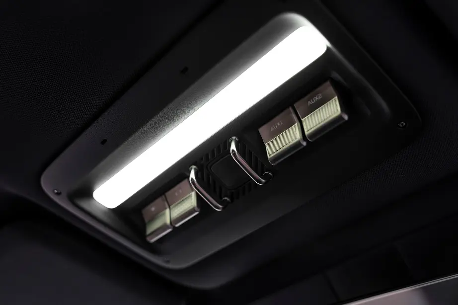 iCAUR V23 overhead feature