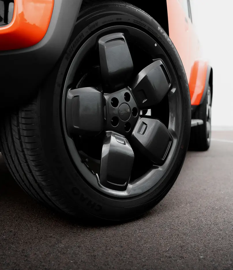 V23 wheel and tire with ground clearance detail