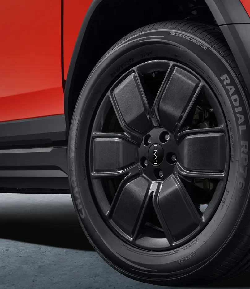 03T wheel and tire with ground clearance detail